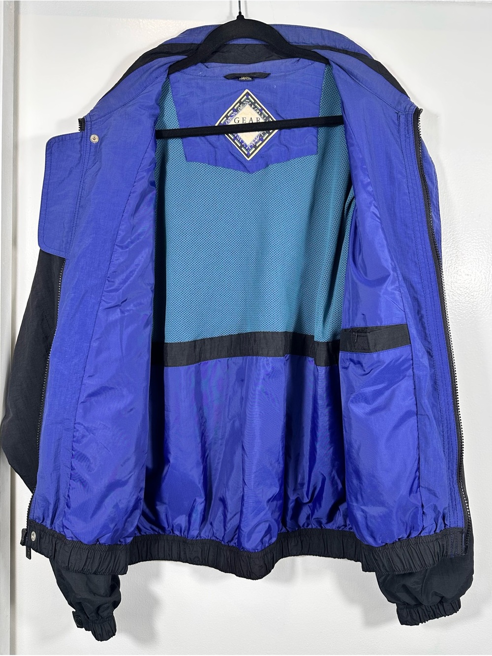 VTG 1990s style Gear For Sports Black Windbreaker with Blue Lining and Logo
